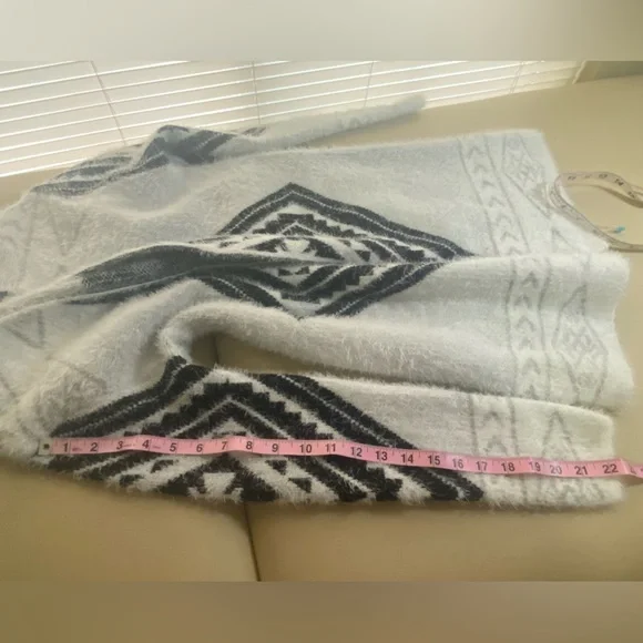 Northern Angel by Anthropology Aztecs design Sweater - Picture 9 of 11